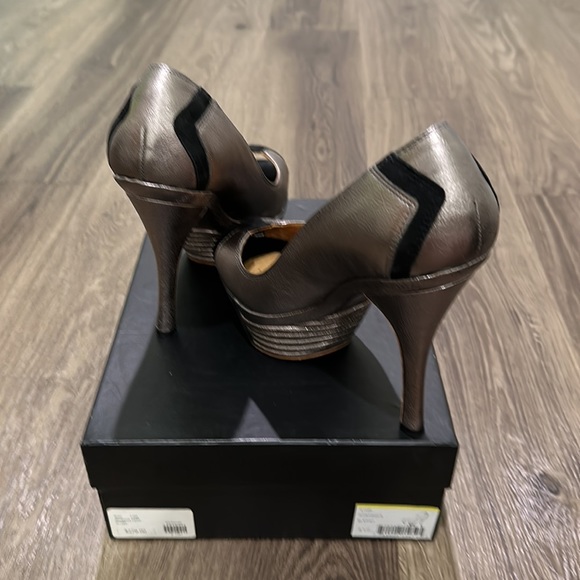 L.A.M.B. Gorgeous Heels - Picture 8 of 10